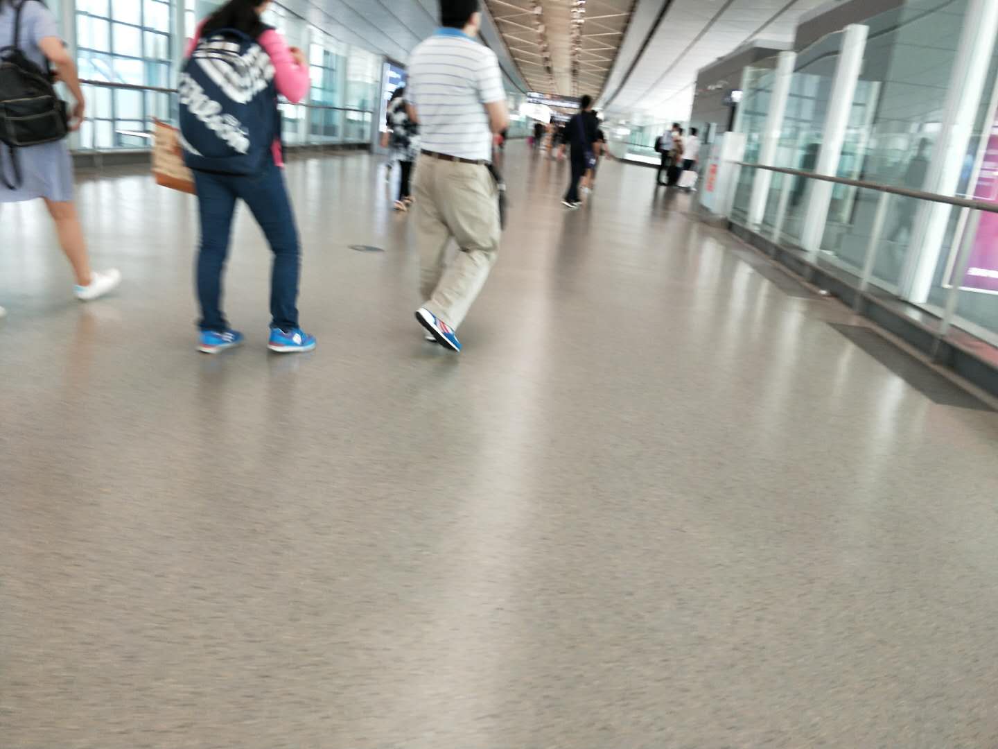 机场候机区使用的是什么地板